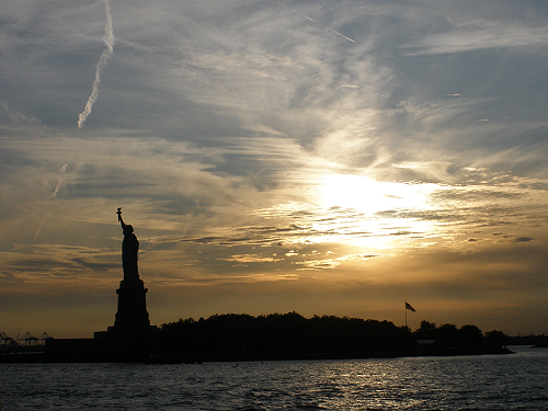 帝国从来没有的黄昏_帝国从来没有神圣的_帝